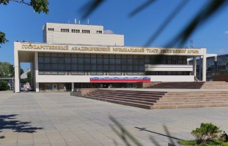 Крымский музыкальный театр ставит комедию «Любовь и голуби»